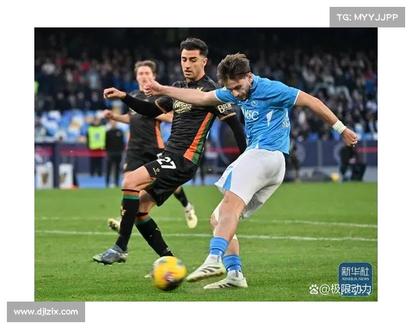 意大利足球甲级联赛热那亚巴尼抢点头球